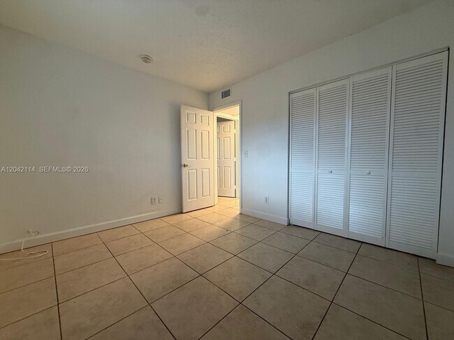 Foto del edificio - 400 NW 65th Ave