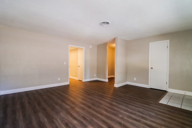 Foto del edificio - 5795 Hillside St