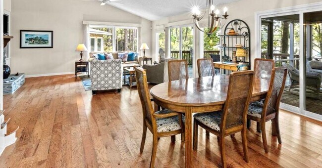 Foto del edificio - Waterfront 3BR/2BA Home in Gated Marina Co...