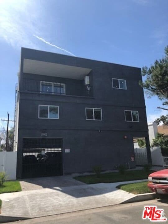 Building Photo - 5862 David Ave