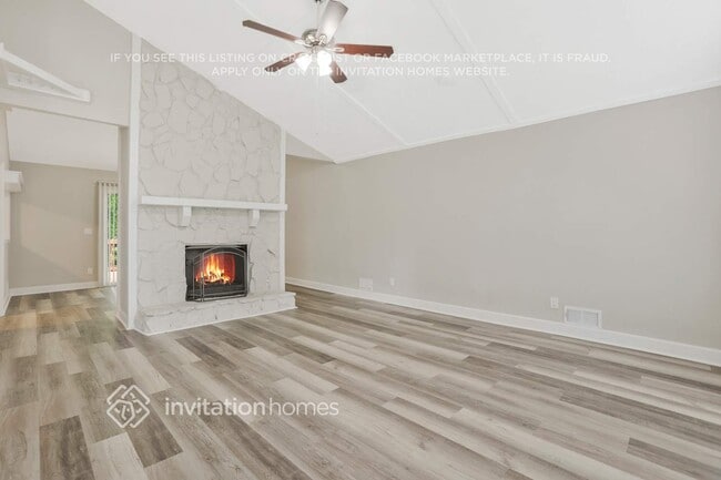 Foto del edificio - 242 Rustic Ridge Dr NE