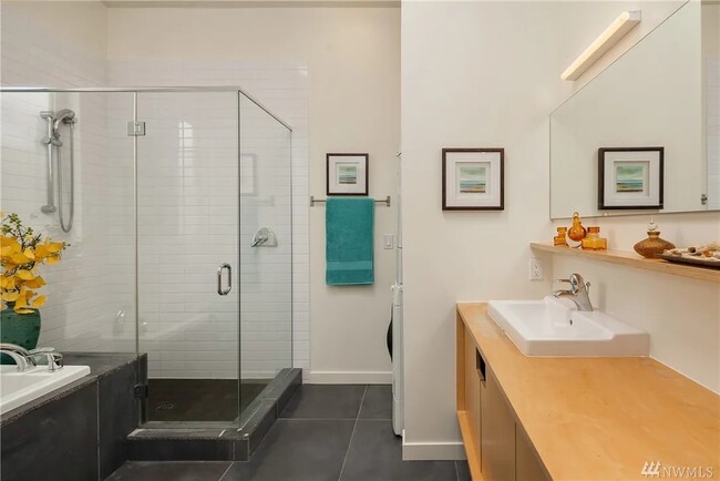 Master Bathroom - 107 19th Ave