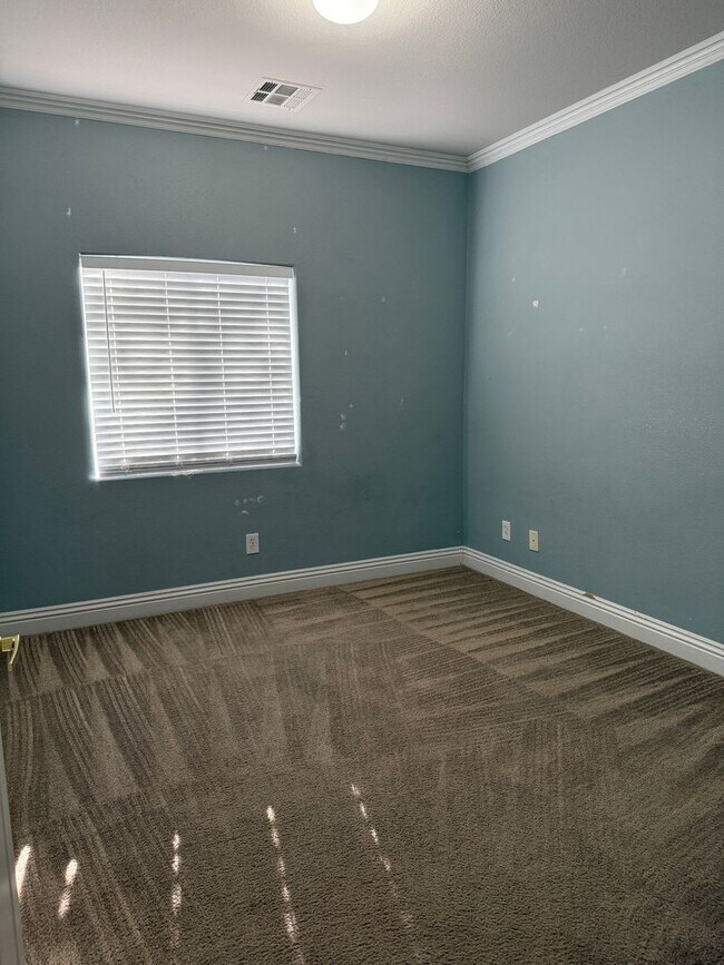 Foto del edificio - Fabulous Floor-Plan in Paradise Court!