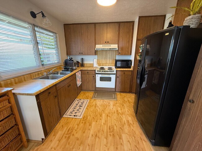 Foto del edificio - Ocean View 3 Bedroom Duplex Available Now in Kaimuki