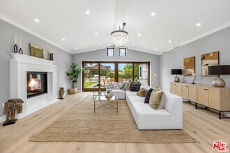 Building Photo - 6888 Alta Vista Dr