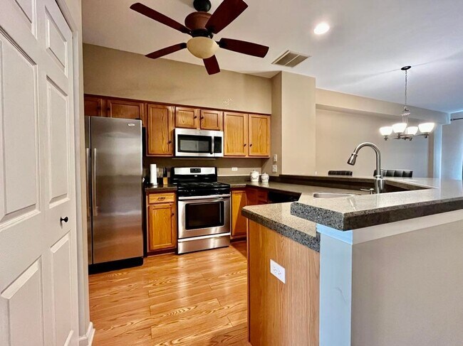 Building Photo - 2927 Stonewater Dr