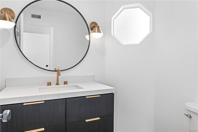 Foto del edificio - 2750 Point Del Mar