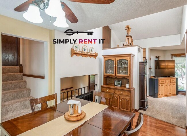 Foto del edificio - 3 Bedroom With 2 Car Garage, Outskirts of Ames, Available Now