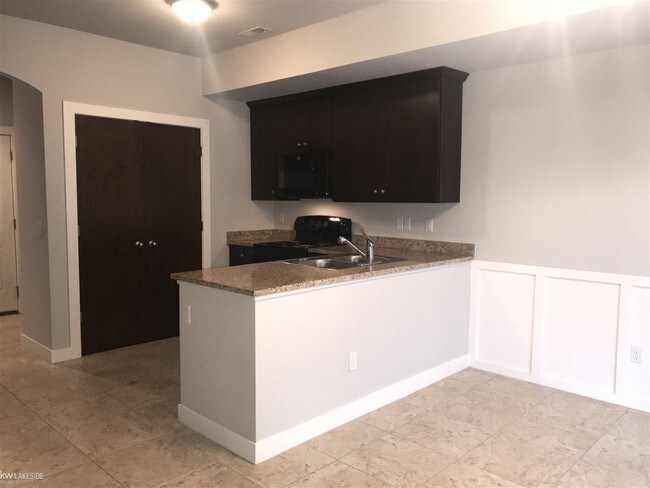 Building Photo - 6141 Windemere Dr