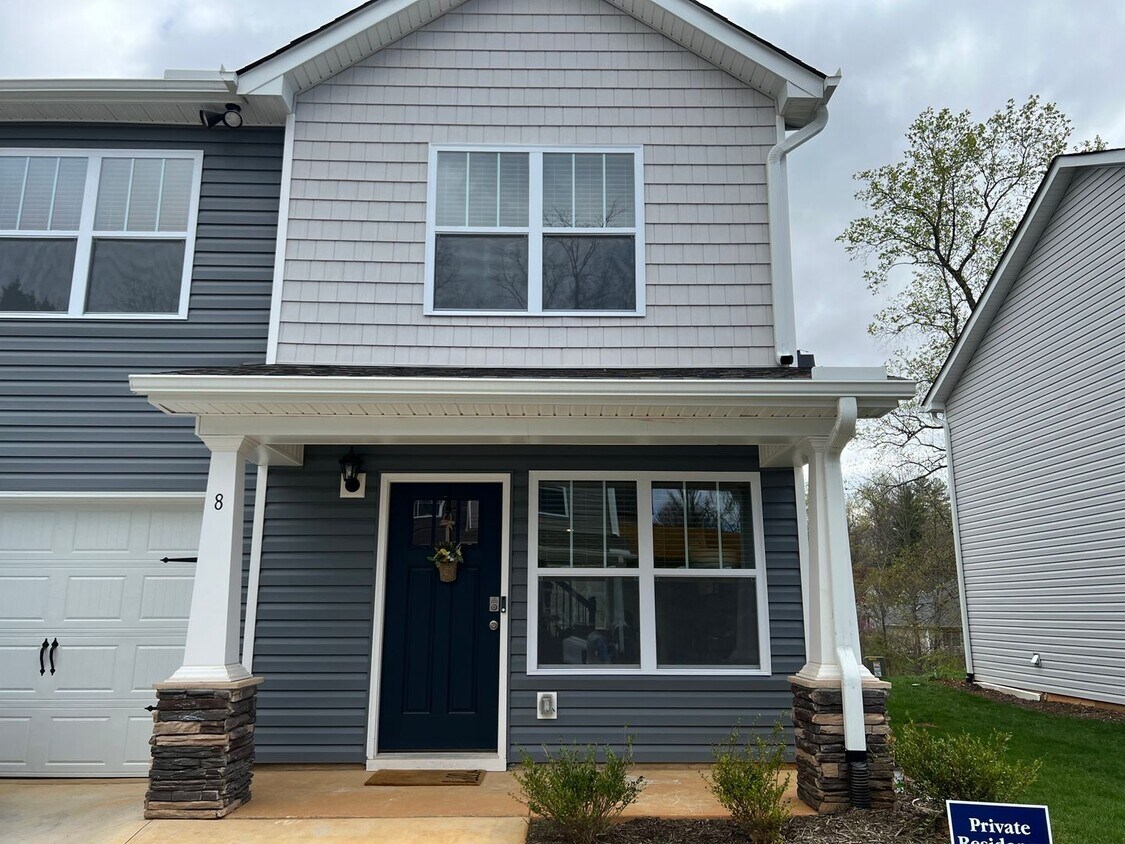 8 Virginia Cmns Dr, Arden, NC 28704 Townhome Rentals in Arden NC