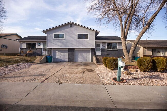 Foto del edificio - 3208 Spruce Dr