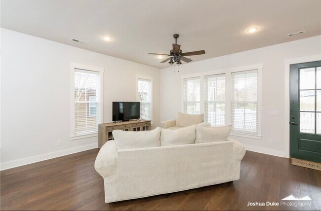 Foto del edificio - 954 S College Ave