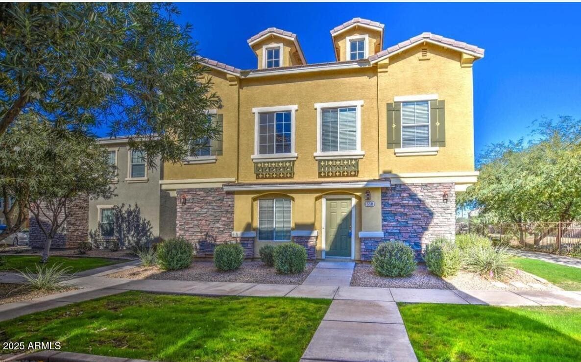 Primary Photo - 880 W Aspen Way
