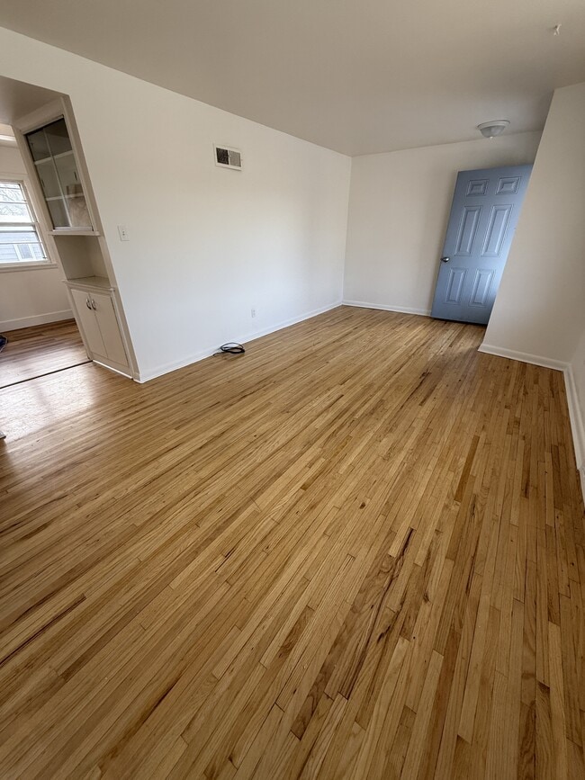 Building Photo - 628 3rd Ave NW