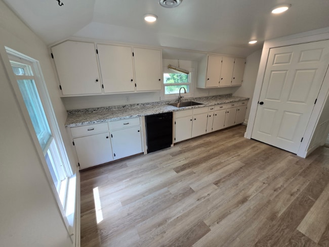 Building Photo - 540 Dunkirk Ave