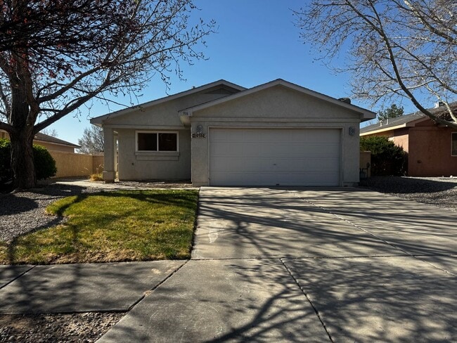 Building Photo - 3 bedroom home Northern Meadows