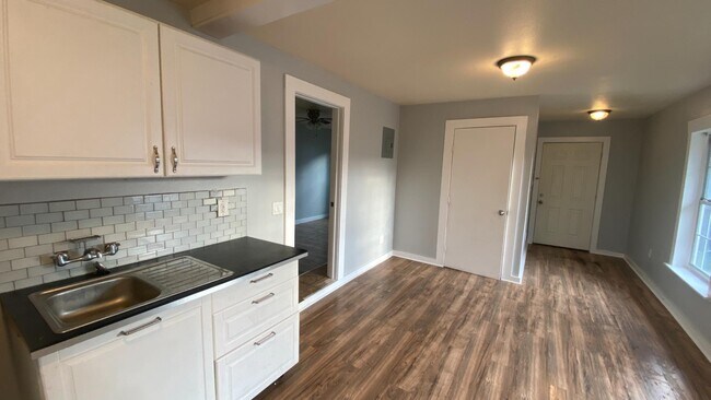 Foto del edificio - 433 Kayton Ave