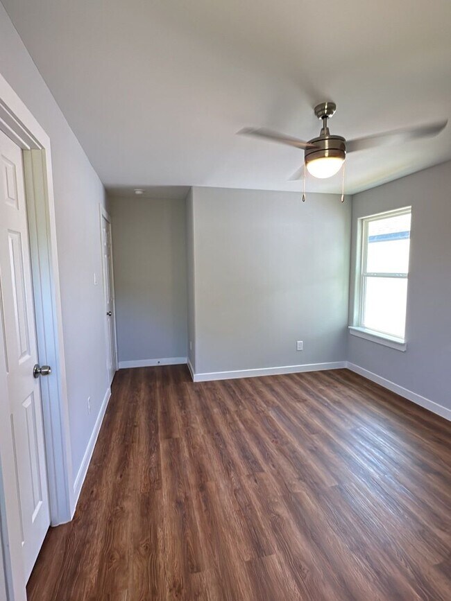 Building Photo - 6611 Bacher St