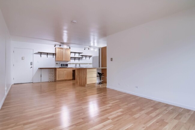 Foto del edificio - Large Condo in Cap Hill Area!