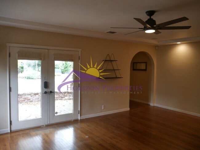 Foto del edificio - 841 Robertson Way