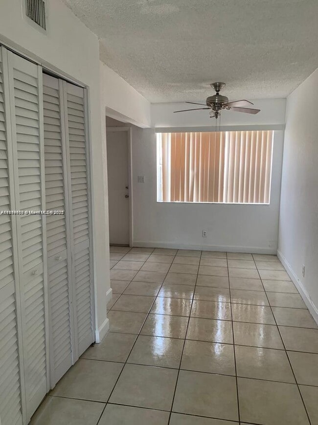 Foto del edificio - 811 NW 46th Ave