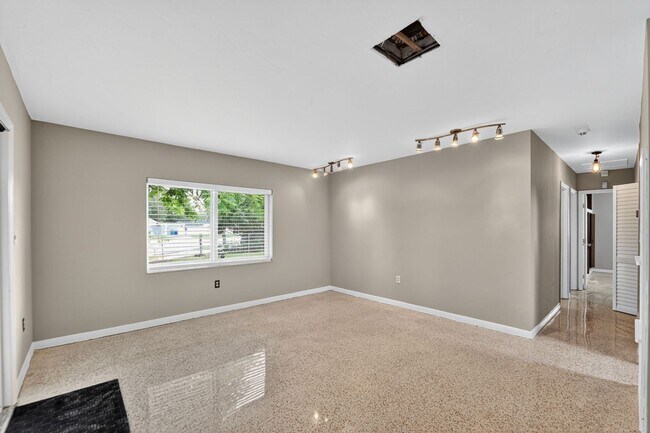Foto del edificio - 13000 NW 20th Ave