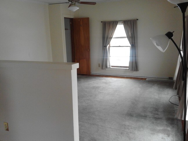 Living rm - 6884 Schuyler Rd