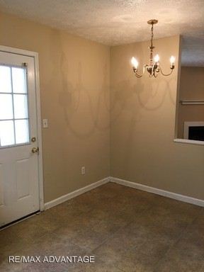 Building Photo - 5894 Summerglen Ln