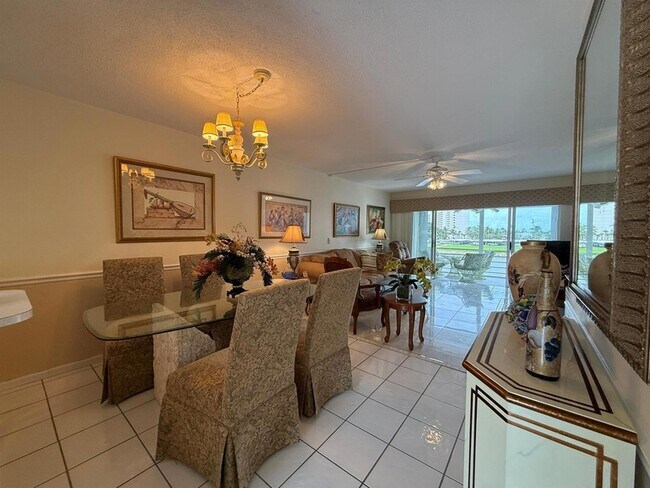 Foto del edificio - 20 Yacht Club Dr