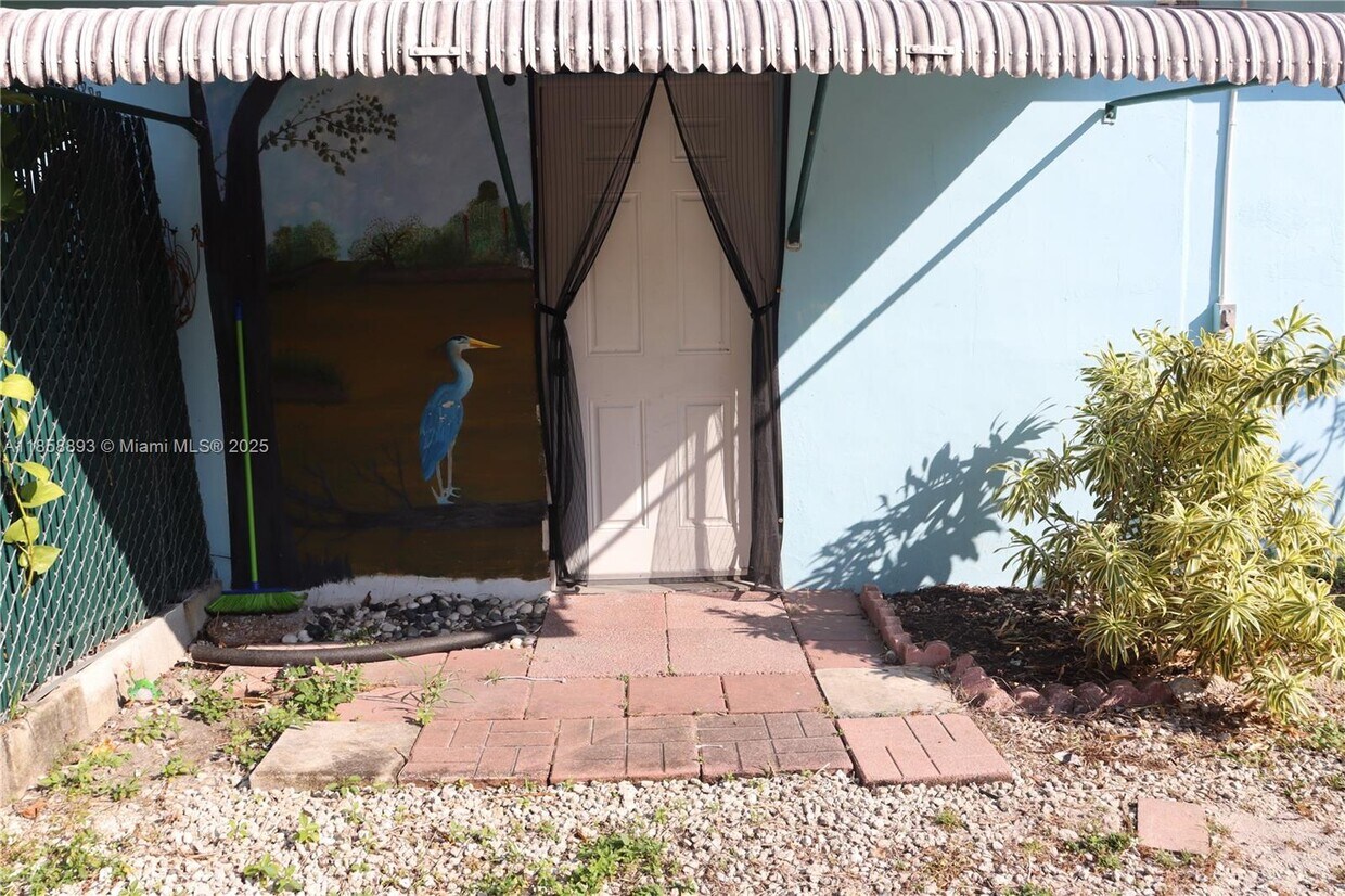 Foto principal - 5743 Lincoln St