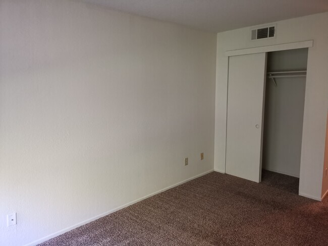 Foto del edificio - Shadowbrook Apartments