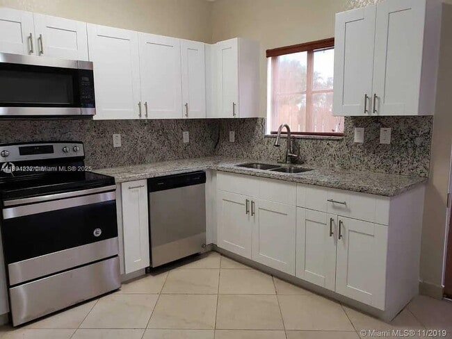 Building Photo - 8362 NW 107 Ct