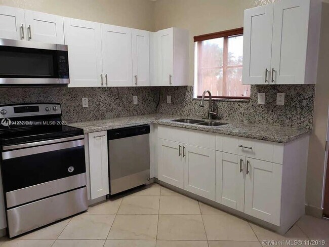 Foto del edificio - 8362 NW 107 Ct