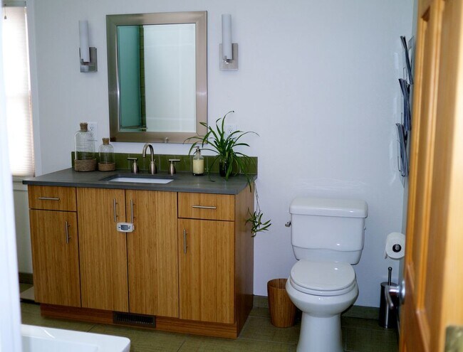 Foto del edificio - 4 Bed 2.5 Bath House One Block From North Boulder Park.