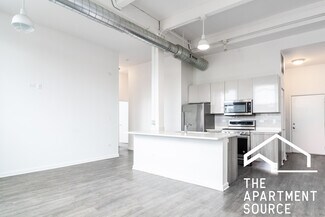 Building Photo - 930 W Dakin St