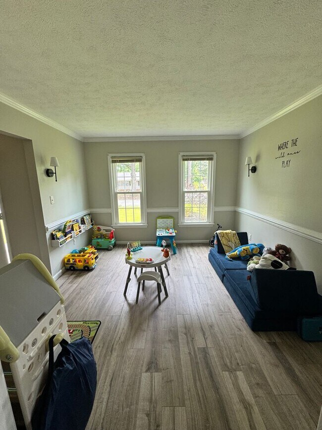 Foto del edificio - 4 bedroom/ 2.5 bathroom- Smithfield, VA