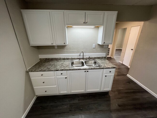 Foto del edificio - 9718 Lorna Ln