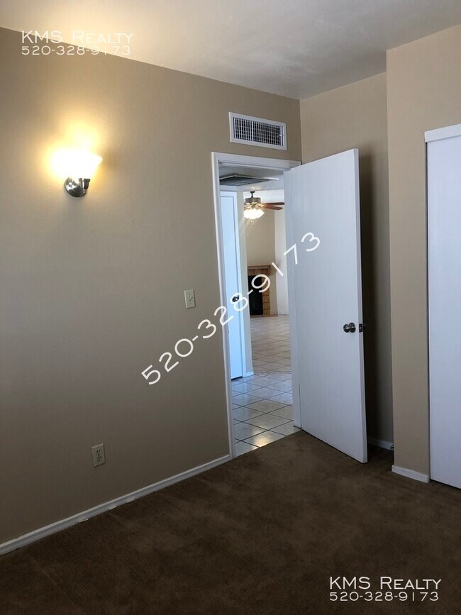 Foto del edificio - 3 Bedroom 2 Bathroom Townhome Mission & Aj...