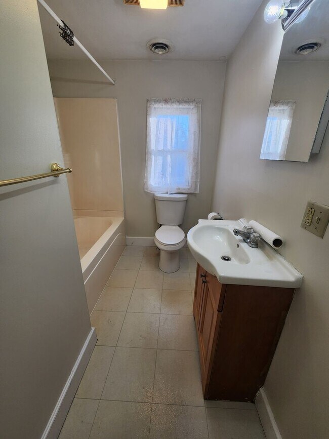 Building Photo - Cute Two Bedroom House In The Countryside ...