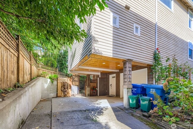 Photo - 3Bd/3.5Ba Seattle Townhouse
