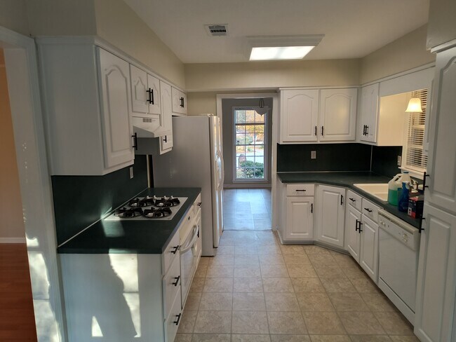 Building Photo - 1713 Ashwood Ct