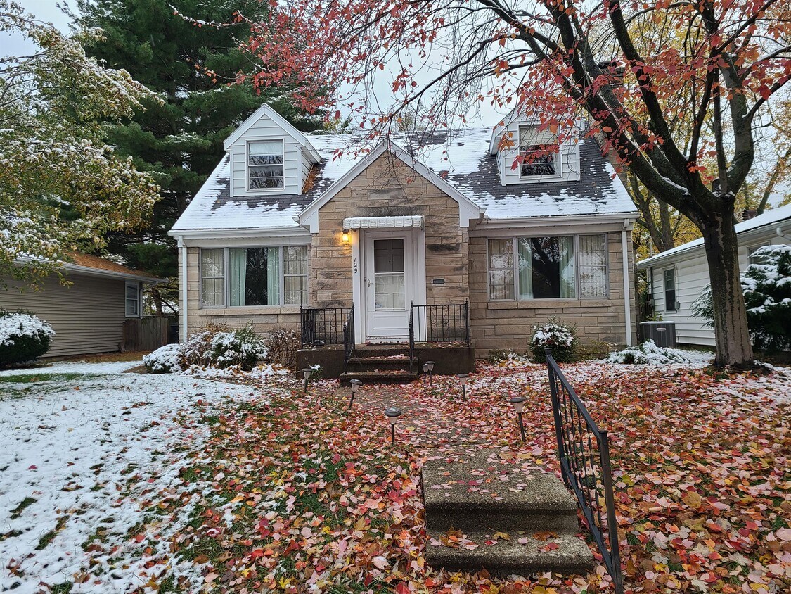 Foto principal - 129 N Hawthorne Dr