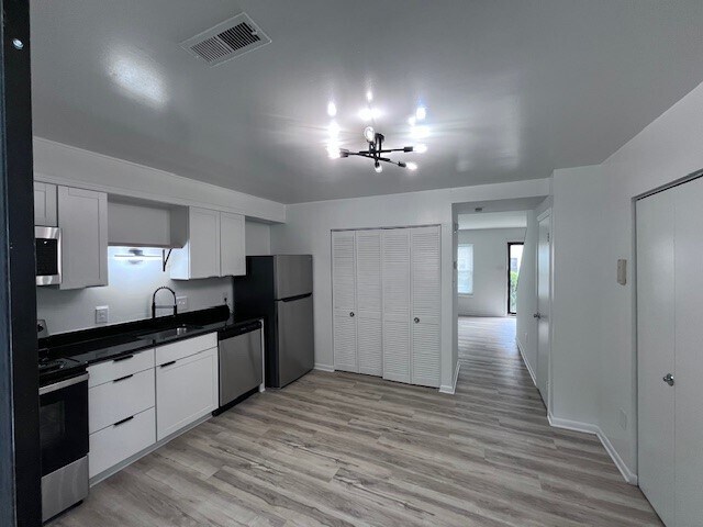 ¡Cocina remodelada con encimeras de granito! - 2651 Gatewood Cir