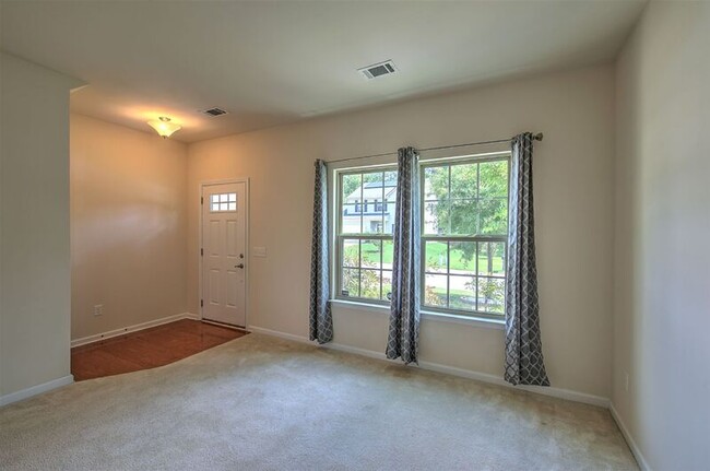 Building Photo - 242 Creekside Way