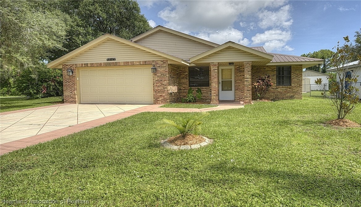 Foto principal - 3524 Bristol St