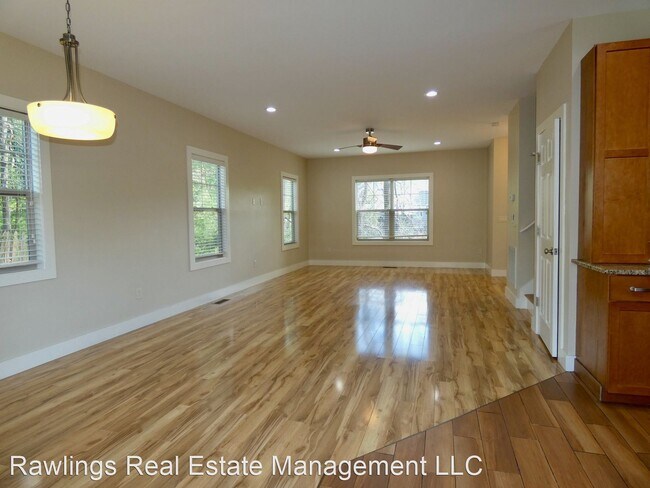 Building Photo - 2 br, 2.5 bath House - 8 Thurland Avenue