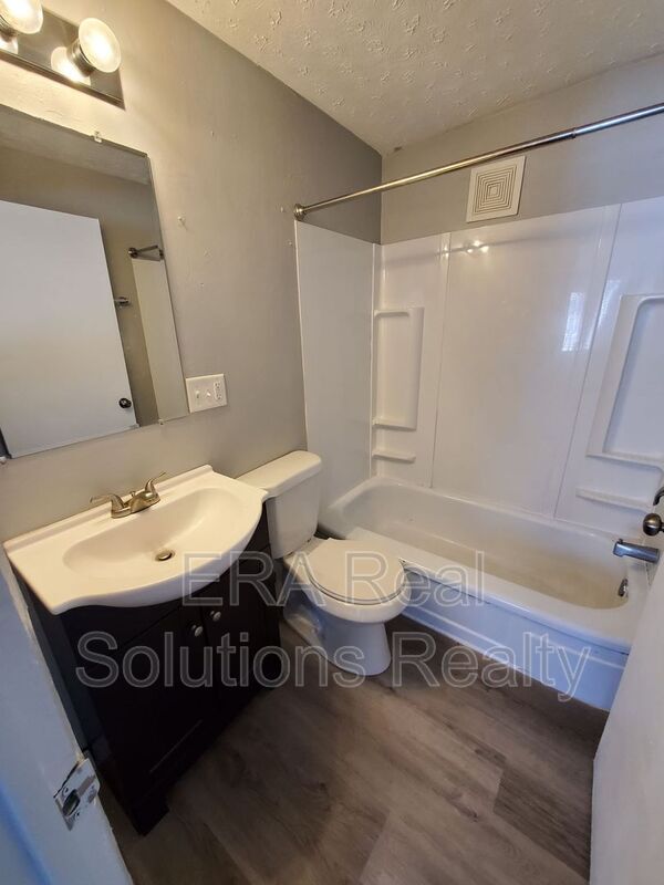 Foto del edificio - 1045 Leona Ave