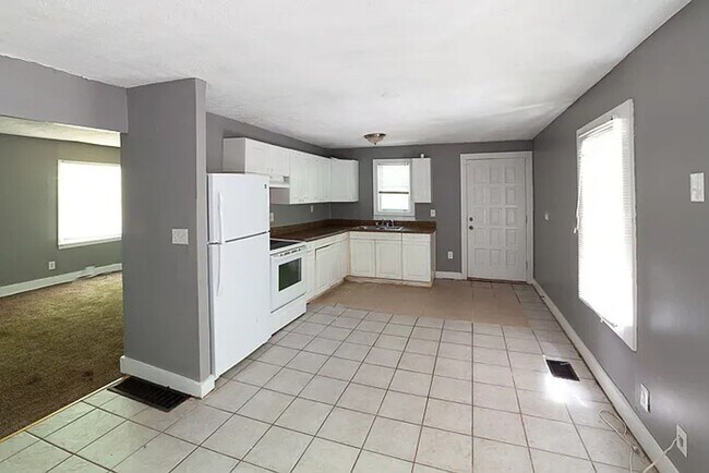 Foto del edificio - 572 Alfred Rd NW