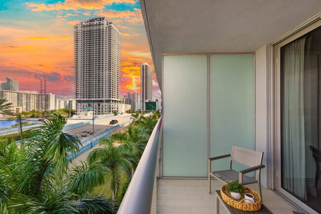 Foto del edificio - 2602 E Hallandale Beach Blvd