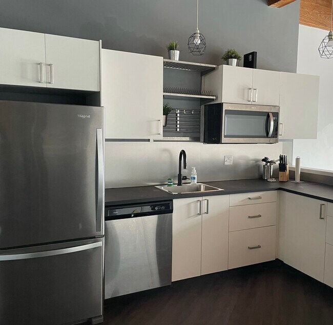 Kitchen - 308 W 8th St